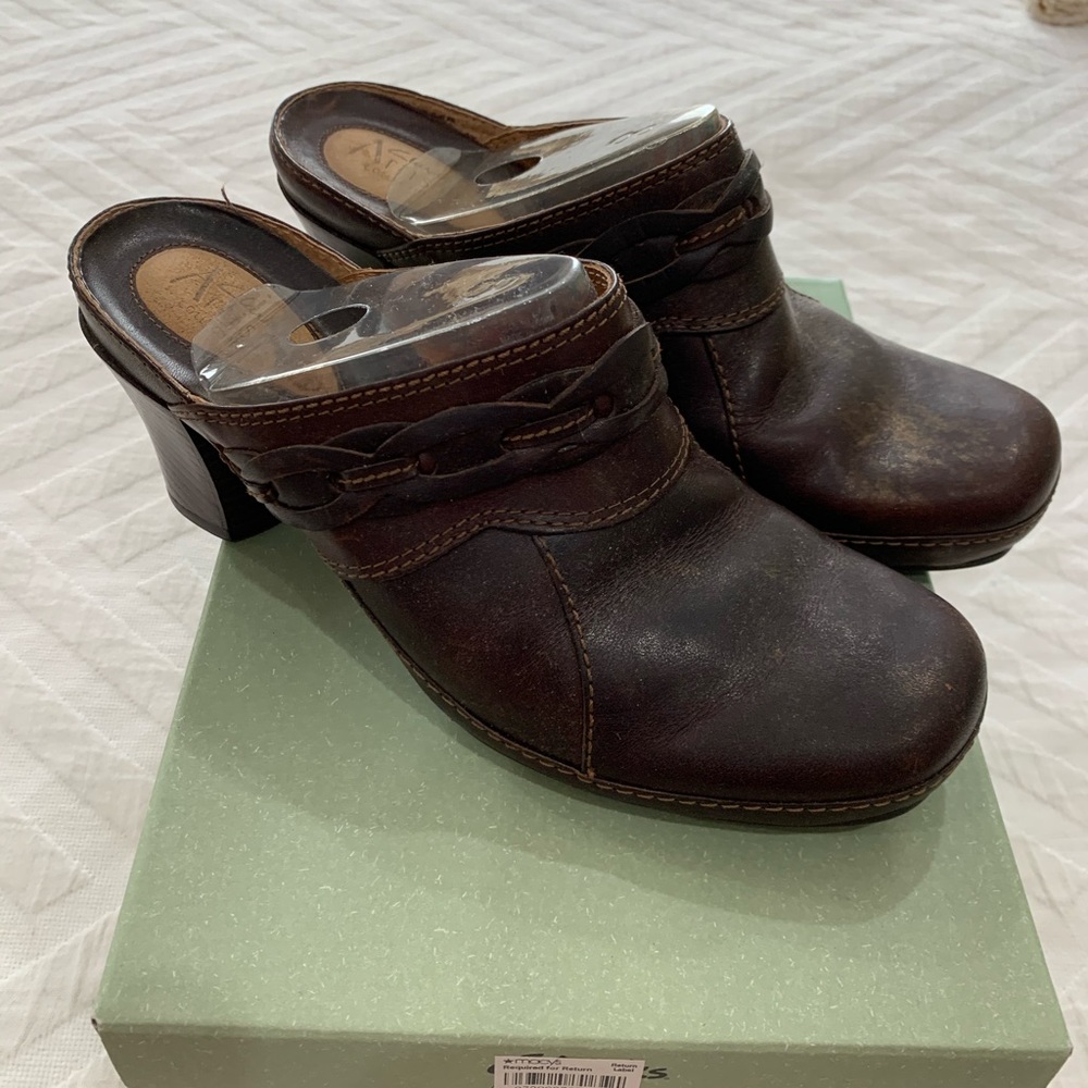 Clark’s artisan clog shoe brown size 8